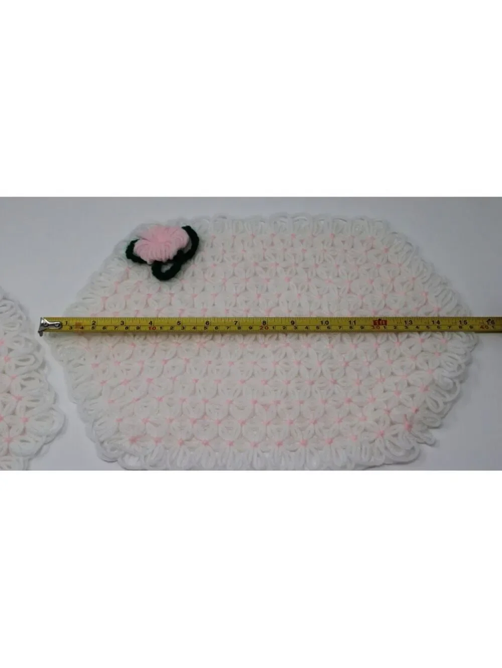 Vintage 1970s Handmade Crochet Pink White Daisy Loop-Stitch Table Dining Mat 2